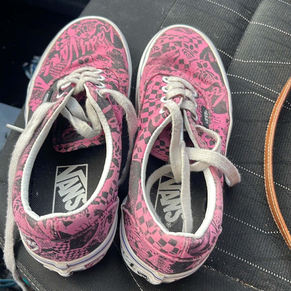 Lady Vans pink and black